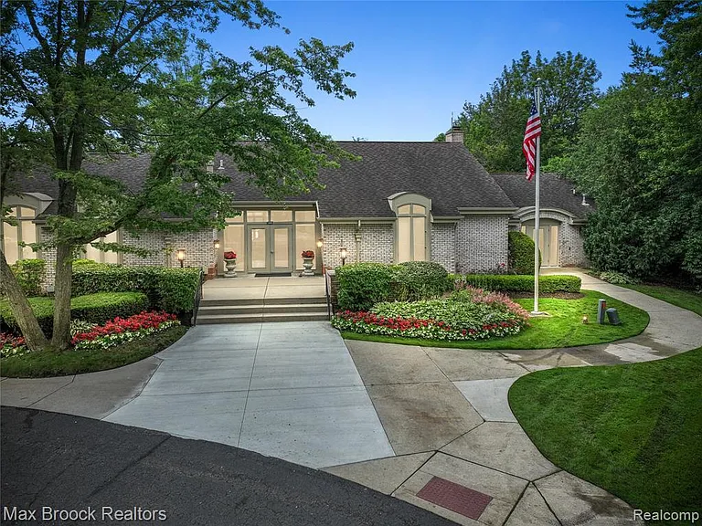 1125 Meadowglen Ct — Photo 35