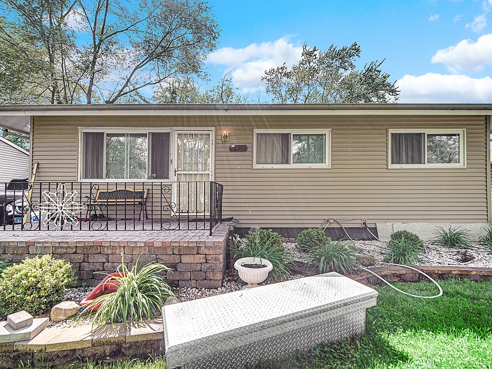1st image of 22346 Clyde Ave