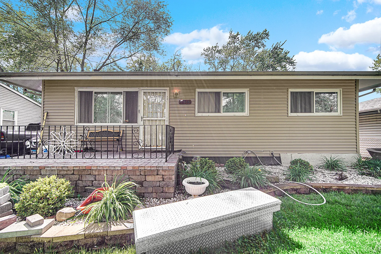 22346 Clyde Ave photo 1
