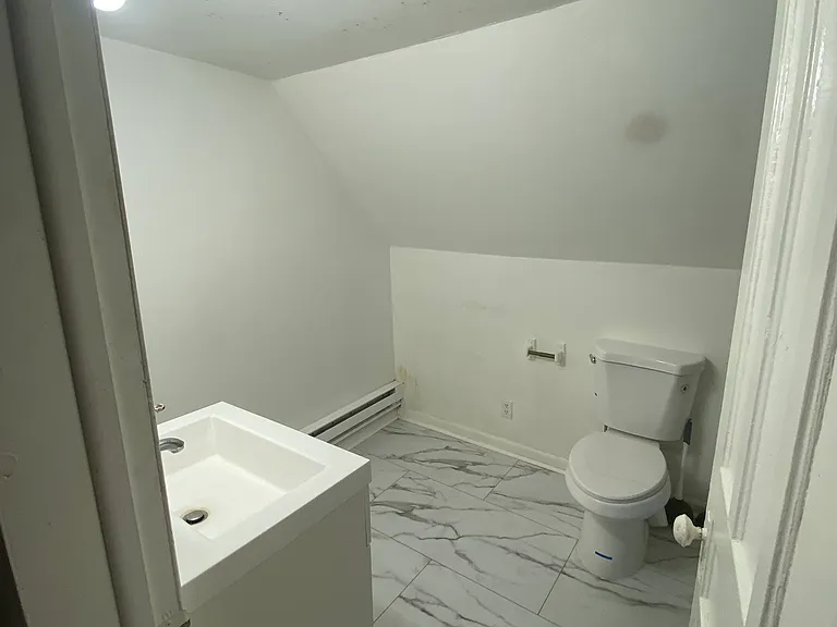 1 Ingersoll Ave #E — Photo 2