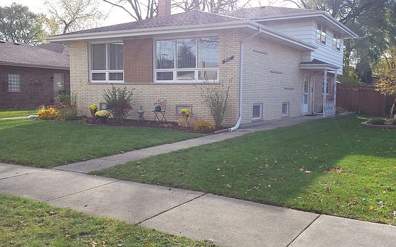 3rd image of 4017 W 105th Pl
