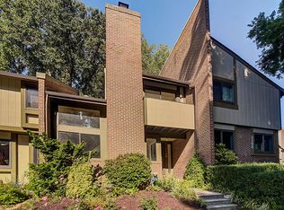 2168 Glencourse Ln, Reston, VA 20191