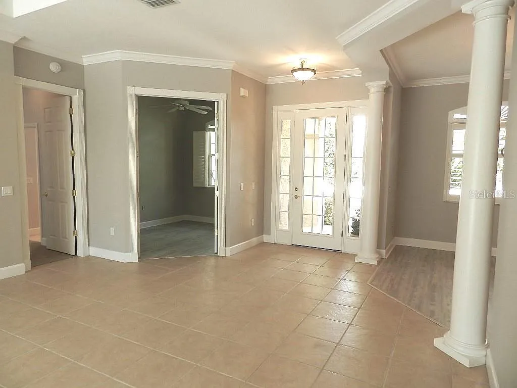 4 bed, 2551 sqft, $4,950 — Photo 4