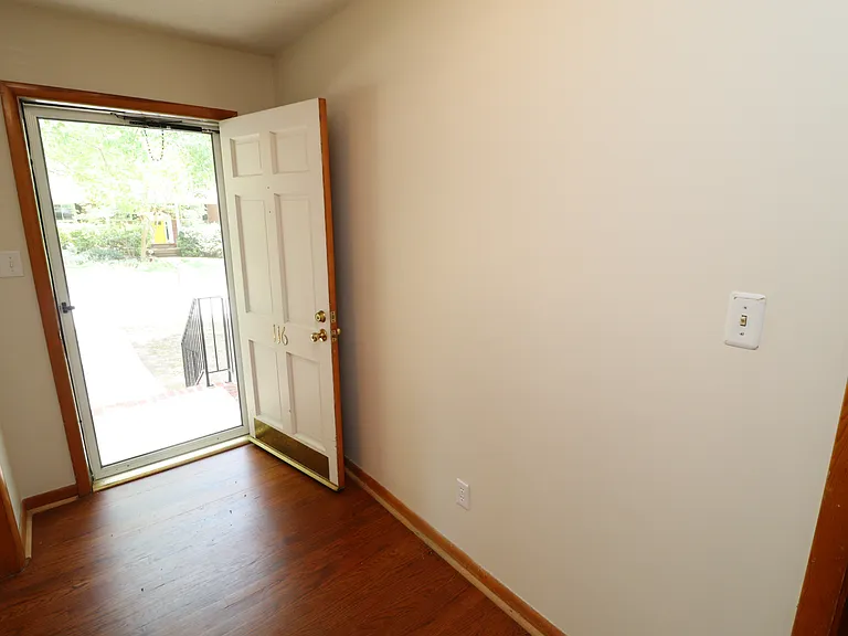 116 Shirley Dr — Photo 5