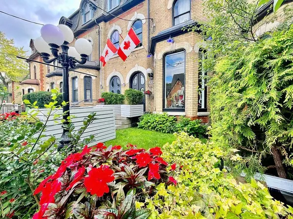 173 Carlton St #1, Toronto, ON M5A 2K3