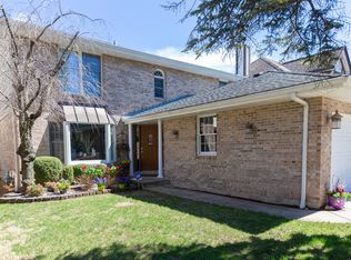 1649 Robinhood Ln, La Grange Park, IL 60526