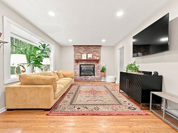 5th image of 6305 Douglas Rd