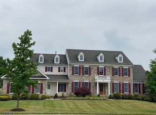 4 Red Barn Ln, Flemington, NJ 08822