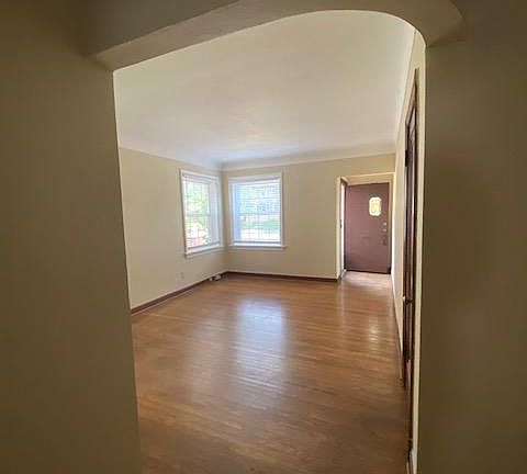 5th image of 4970 Oleatha Ave