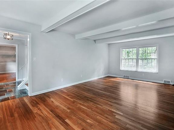 4th image of 713 Rockwood Dr