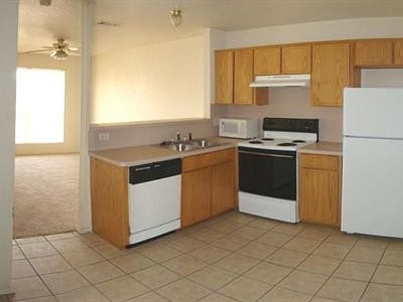 4th image of 4505 Deek Dr APT D