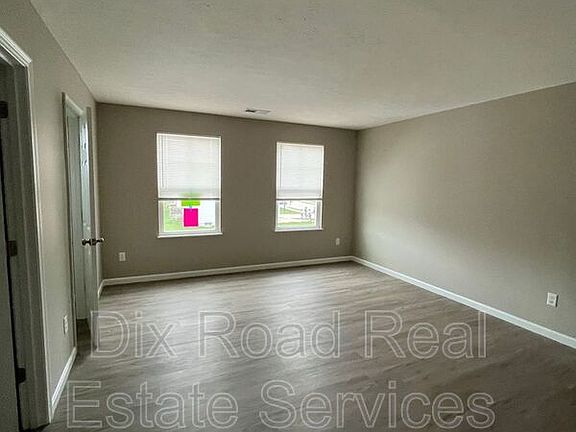 3rd image of 513 Herbert Ave