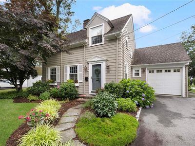 221 Trinity St, Warwick, RI, 02886