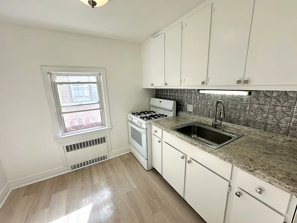 88 Hawthorne Ave #3