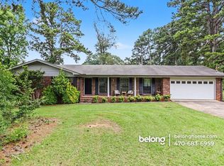 135 Marilyn Dr E, Fayetteville, GA 30214