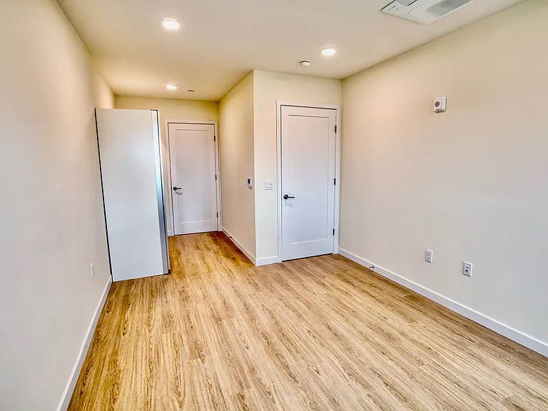 14629 Erwin St #201 — Photo 8