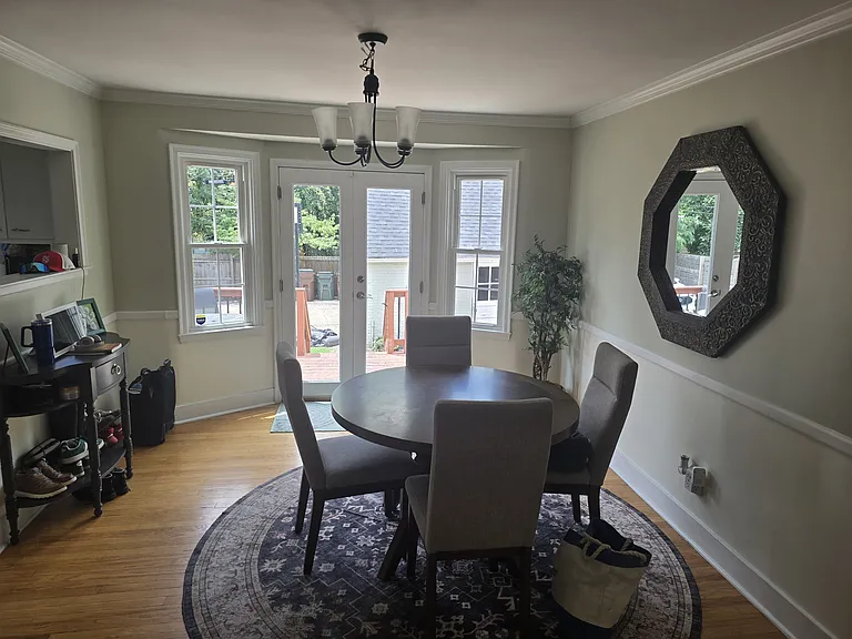 Kitchen Eating Area