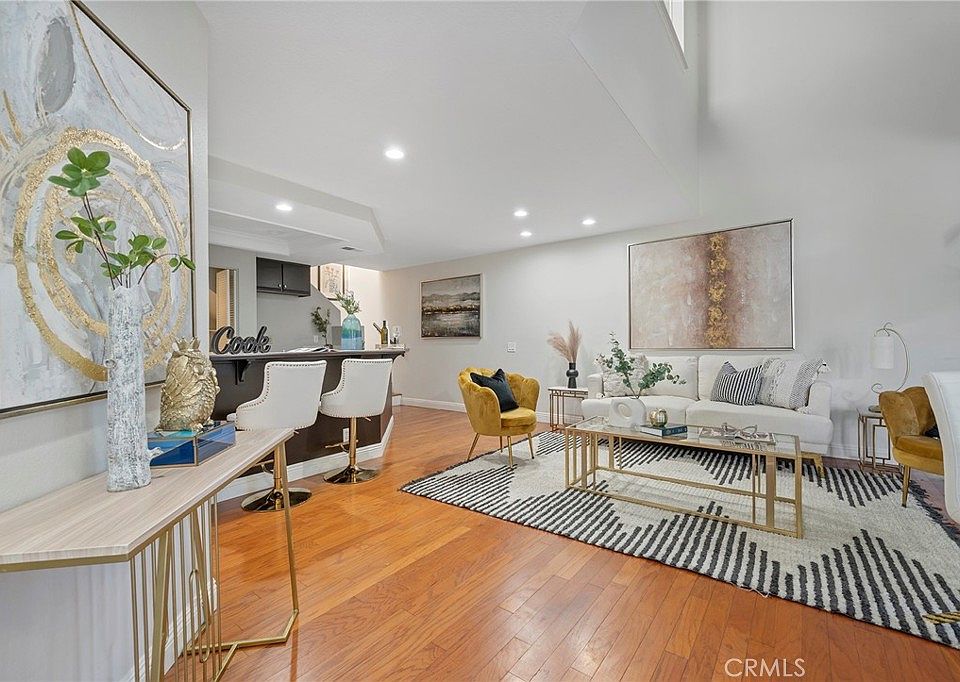 1st image of 61 Greenmoor #44