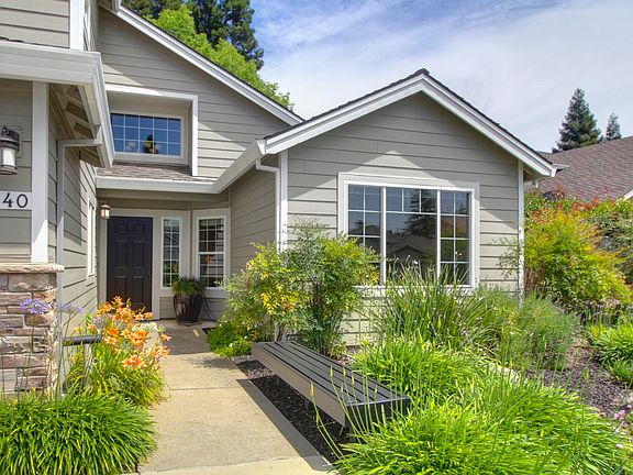 3rd image of 340 Silberhorn Dr