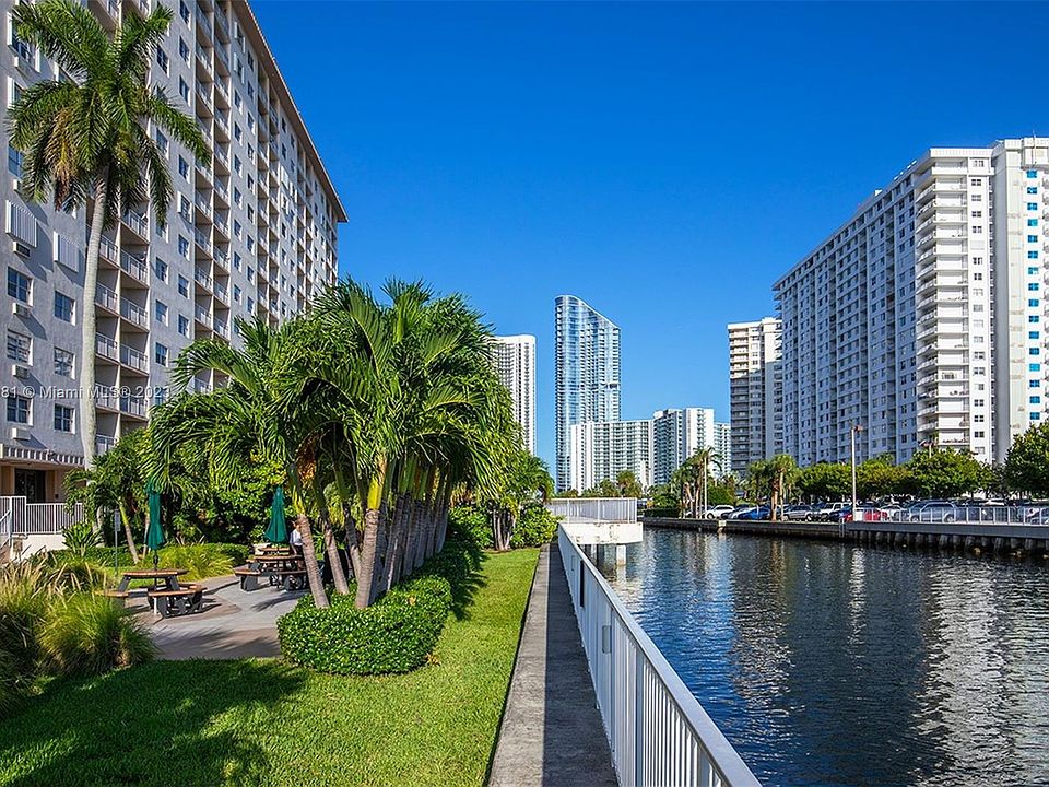 1st image of 400 Kings Point Dr APT 424