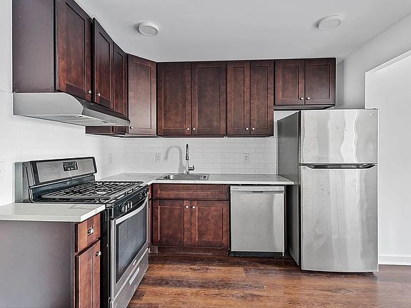 4th image of 864 Willoughby Ave #4B