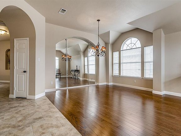 2nd image of 5901 Sidney Ln