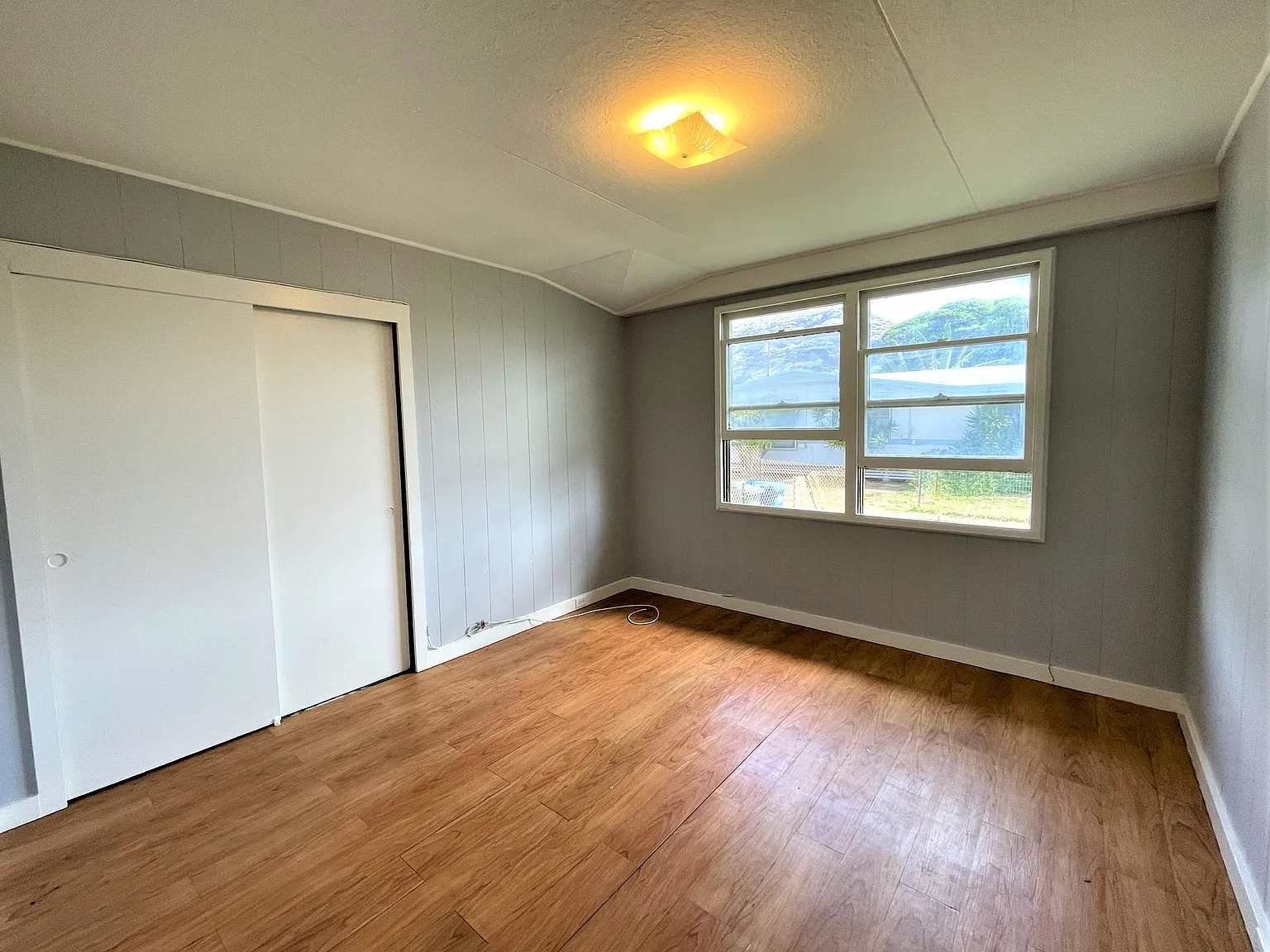 2 Bedrooms / 1 Bath With Ocean View — Photo 4