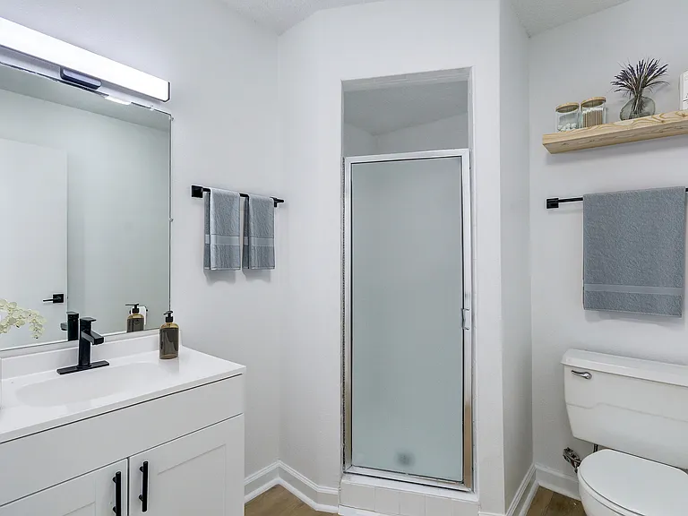 B3 Floorplan 2 Bed x 2 Bath Bathroom B3 Floorplan 2 Bed x 2 Bath Bathroom