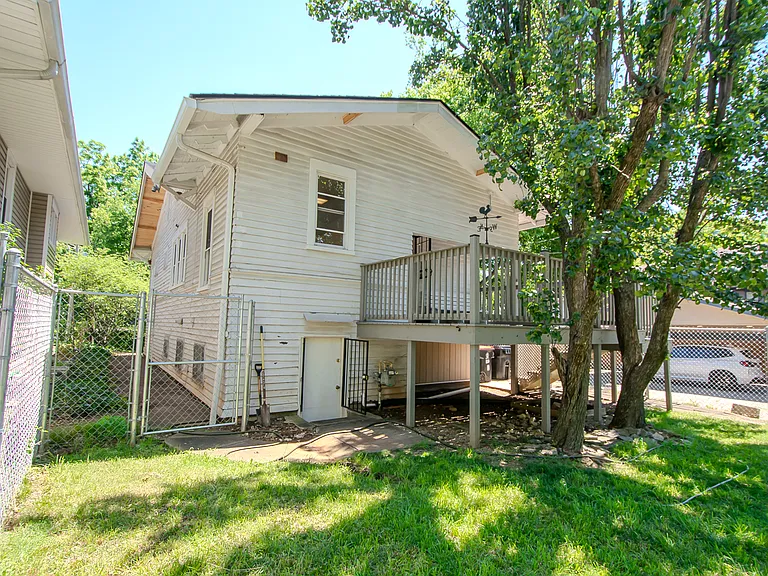 1613 Edgeland Ave — Photo 23