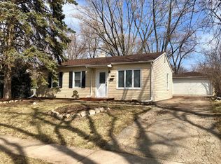 291 Raupp Blvd, Buffalo Grove, IL 60089