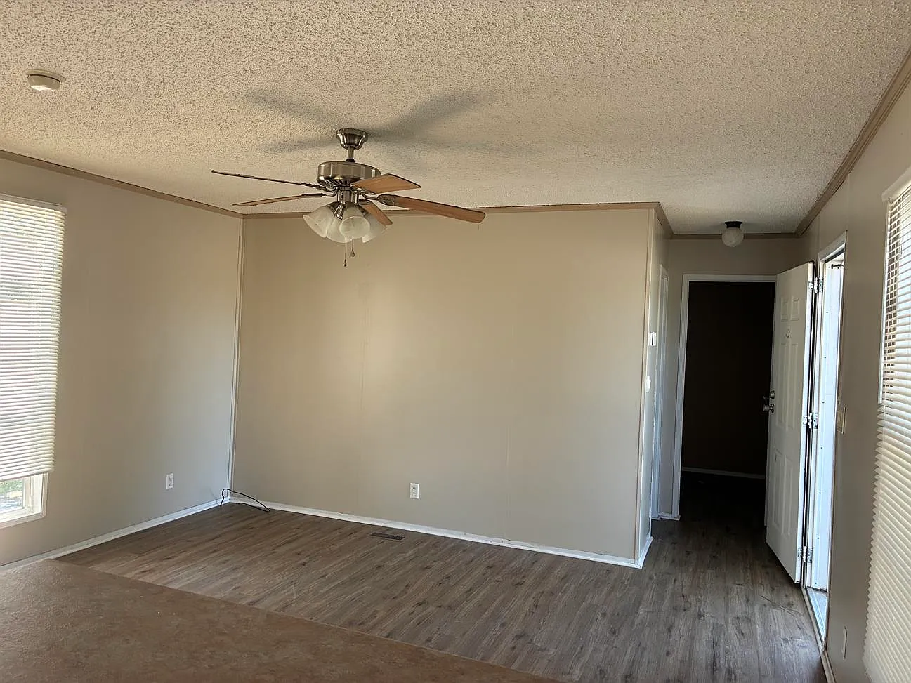 109C — Photo 3