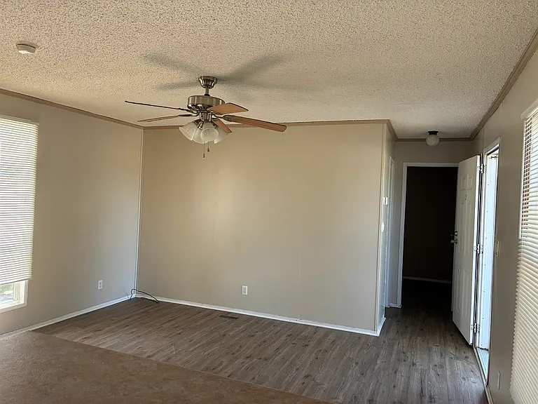 109 N Cedar Dr — Photo 3