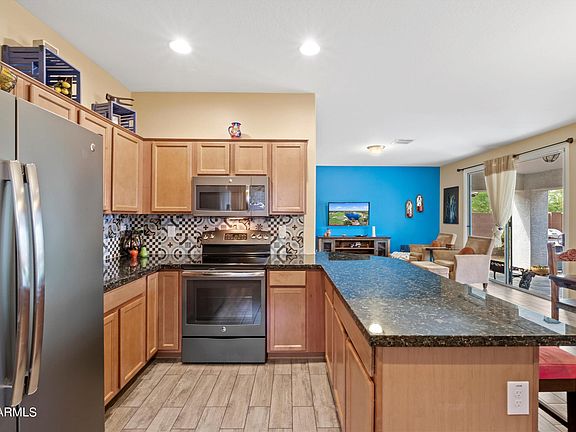 3rd image of 812 E Gary Ln