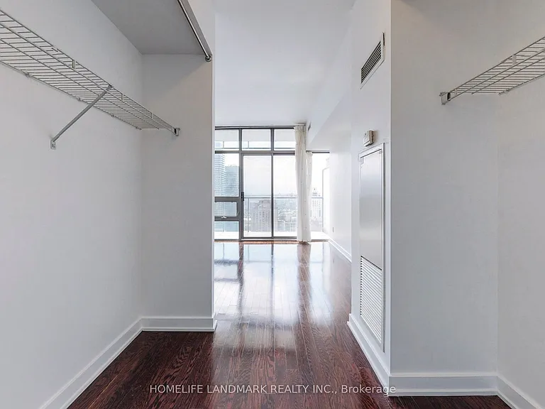 33 Charles St E #3406 — Photo 23