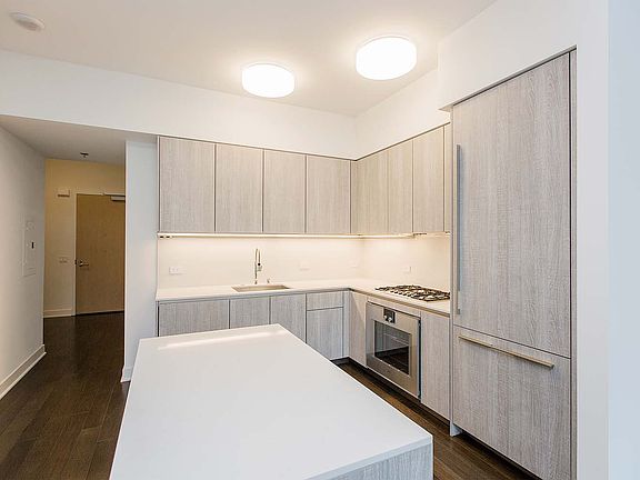 5th image of 318 Main St Unit 2B