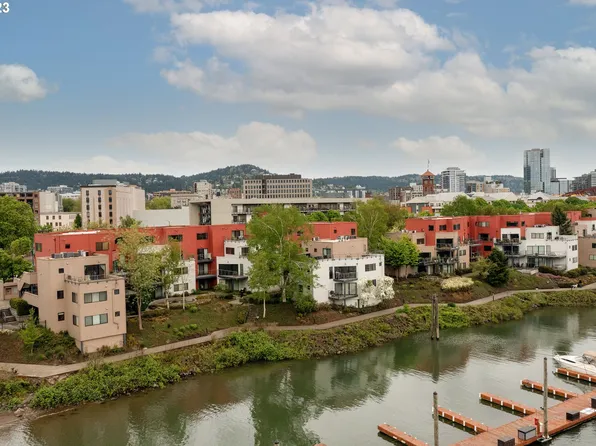 620 NW Naito Pkwy APT B11, Portland, OR 97209