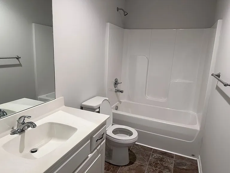 1540 NE Erin Ct — Photo 16