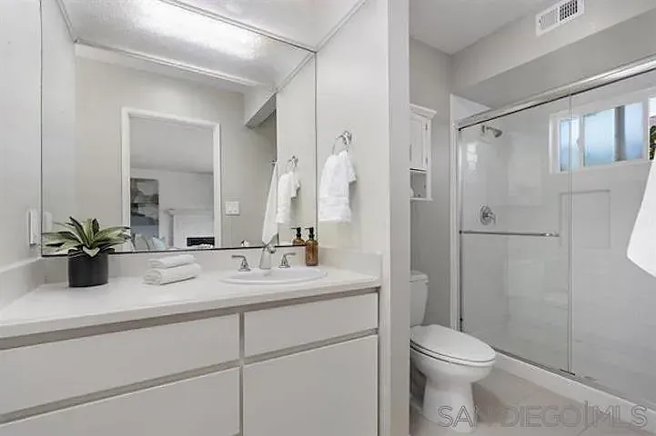 445 Avenida Primavera — Photo 20