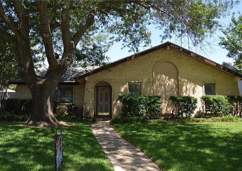 1st image of 821 Holly Oak Dr