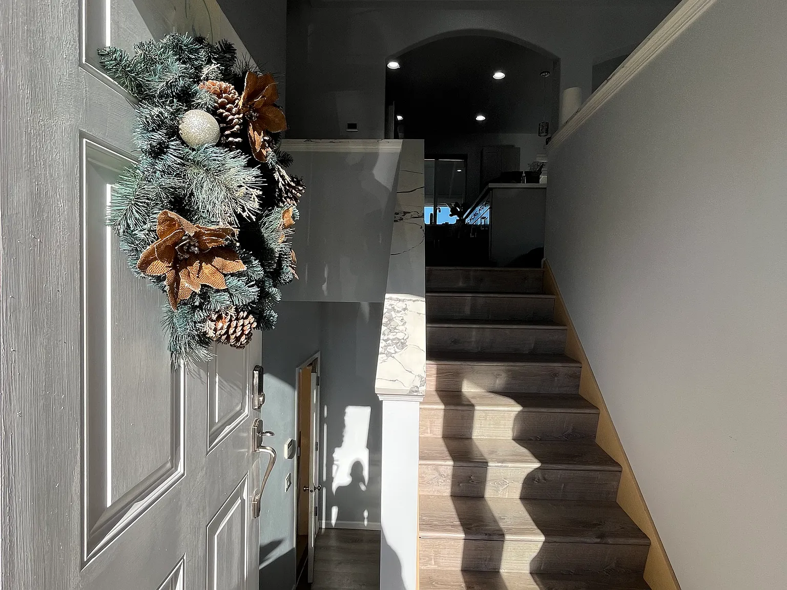 5 bed, 2.5 bath, 2100 sqft, $3,995 — Photo 2