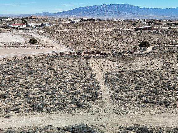 4th image of 800 Alfoz Pl NE