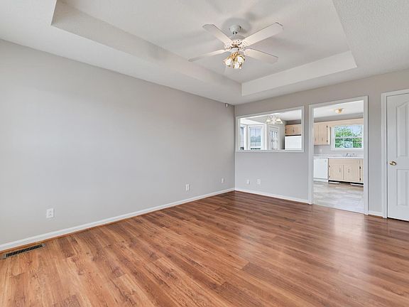 4th image of 321 Cranklen Cir