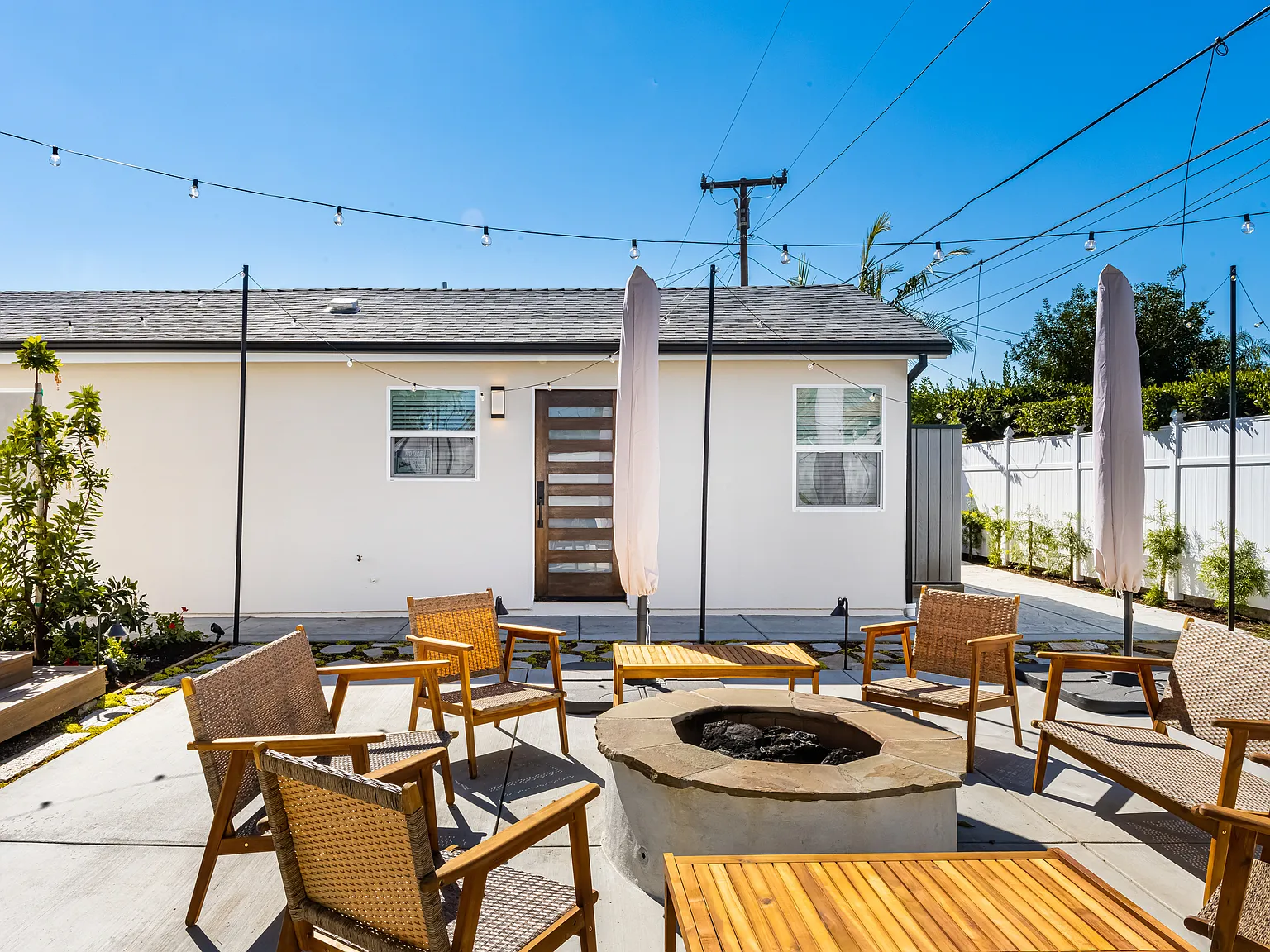 Studio, 750 sqft, $2,150 — Photo 3
