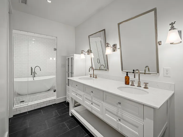 3010 Locust St #208 — Photo 16