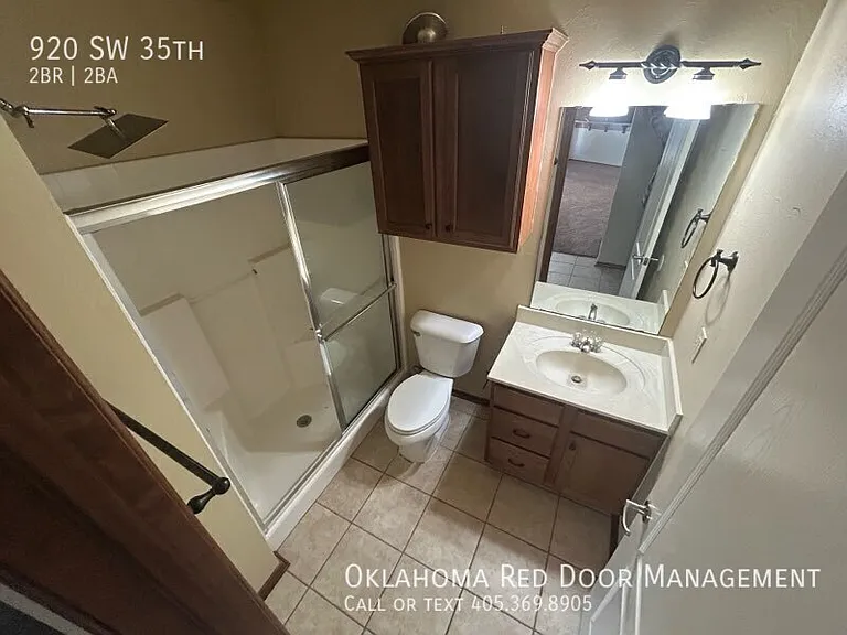 920 SW 35th St — Photo 6