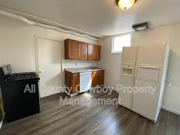 5th image of 659 N 10th St APT A