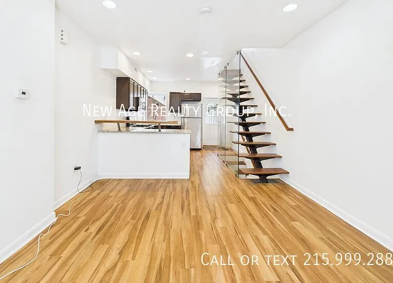 404 N Sloan St — Photo 1