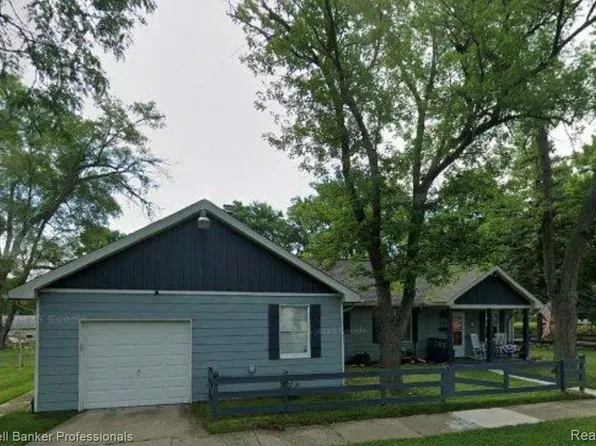715 E Tennyson Ave, Pontiac, MI 48340