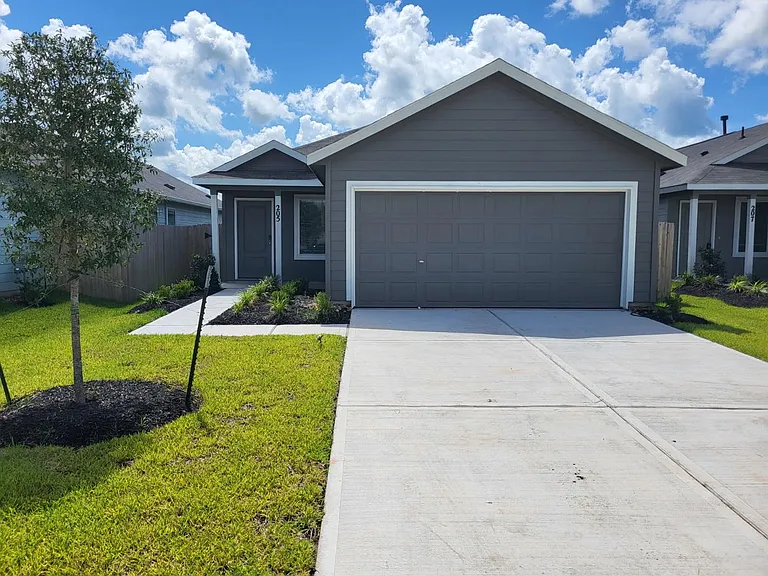 205 Brandi Dr — Photo 2