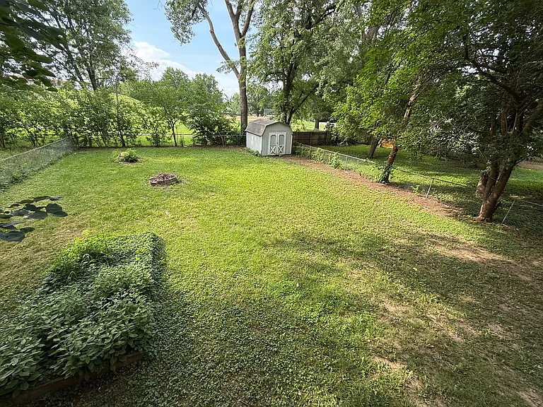 308 NE Lakeview Dr — Photo 7